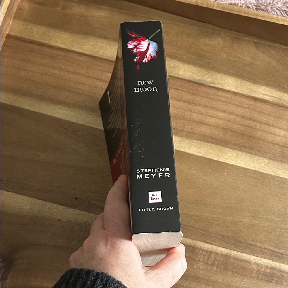 New Moon Book with Red and White Flower Cover - Picture 5 of 7